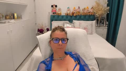 Snapshot of prettyblackeyes chatting on May 2026 11:02:01 PM wilma online show from May 2026 11:02:01 PM