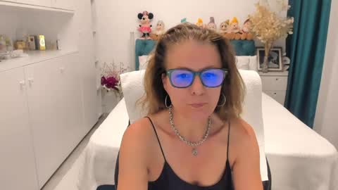 Snapshot of prettyblackeyes chatting on May 2026 08:43:02 PM wilma online show from May 2026 08:43:02 PM