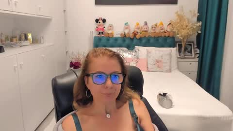 Snapshot of prettyblackeyes chatting on June 2026 07:25:02 AM wilma online show from June 2026 07:25:02 AM