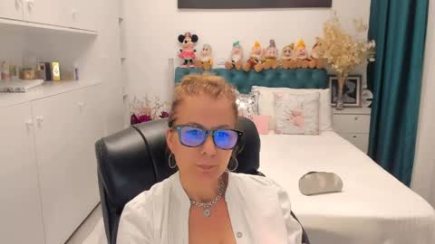 Snapshot of prettyblackeyes chatting on June 2026 08:47:01 PM wilma online show from June 2026 08:47:01 PM