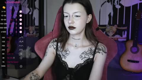 Snapshot of prettybones chatting on December 2024 06:42:02 AM Violet online show from December 2024 06:42:02 AM