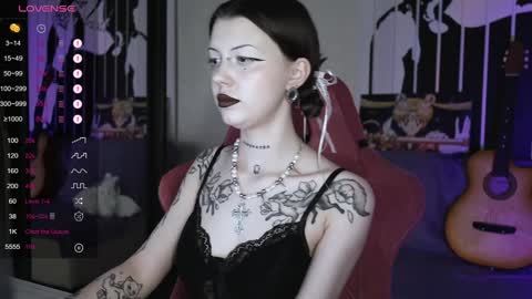 Snapshot of prettybones chatting on December 2024 09:48:02 AM Violet online show from December 2024 09:48:02 AM