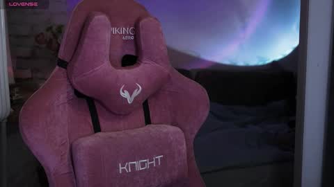 Violet online show from December 2025 01:43:02 AM