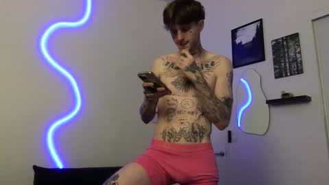 pretty boy online show from November 2025 04:23:02 AM