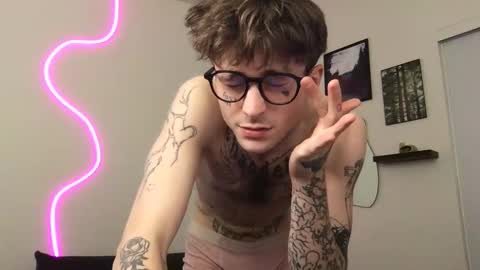 pretty boy online show from December 2025 04:29:01 AM