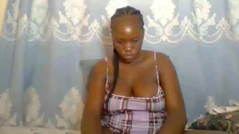 Snapshot of prettydarkskin002 chatting on February 2026 07:35:01 AM SHANIA online show from February 2026 07:35:01 AM