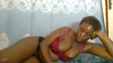 Snapshot of prettydarkskin002 chatting on February 2026 12:42:02 PM SHANIA online show from February 2026 12:42:02 PM