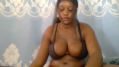 Snapshot of prettydarkskin002 chatting on June 2026 09:26:02 AM SHANIA online show from June 2026 09:26:02 AM