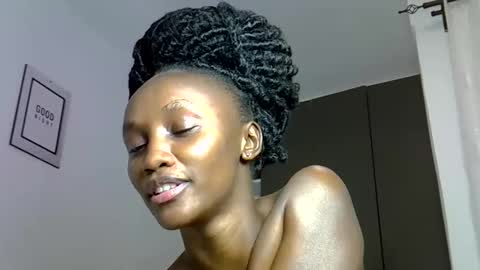 Snapshot of prettygee21 chatting on April 2026 10:23:02 PM Pretty darkskin doll online show from April 2026 10:23:02 PM