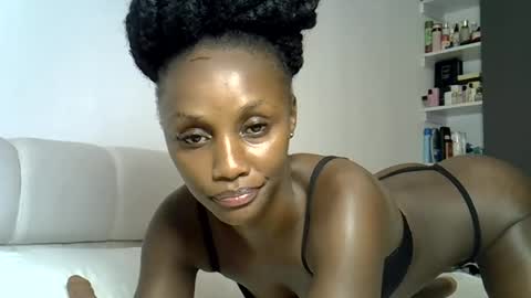 Snapshot of prettygee21 chatting on June 2026 12:18:02 PM Pretty darkskin doll online show from June 2026 12:18:02 PM