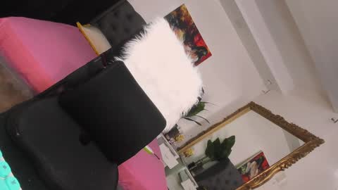 prettyjuliax online show from December 2024 08:11:01 PM