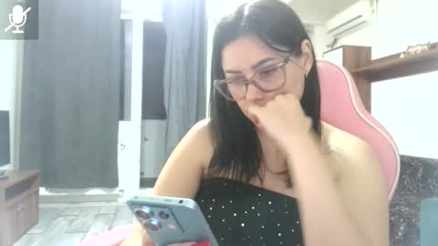 Snapshot of prettyjulliette chatting on June 2026 10:11:02 PM prettyjulliette online show from June 2026 10:11:02 PM