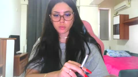 Snapshot of prettyjulliette chatting on June 2026 03:50:02 PM prettyjulliette online show from June 2026 03:50:02 PM