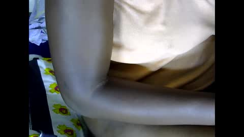 Snapshot of prettymish25 chatting on December 2025 05:48:01 AM prettymish25 online show from December 2025 05:48:01 AM