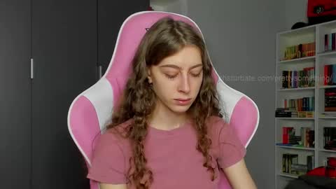 Sophie  next stream will be at Monday  i will wait you guys  online show from September 2025 06:07:02 AM