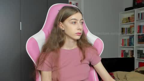 Sophie  next stream will be at Monday  i will wait you guys  online show from October 2025 07:00:02 AM