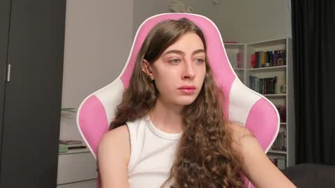 Snapshot of prettysomething chatting on May 2026 07:06:01 AM Sophie next stream will be at Monday i will wait you guys online show from May 2026 07:06:01 AM