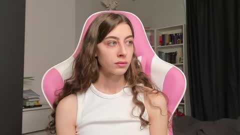 Snapshot of prettysomething chatting on May 2026 07:49:02 AM Sophie next stream will be at Monday i will wait you guys online show from May 2026 07:49:02 AM