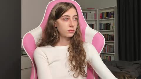 Snapshot of prettysomething chatting on May 2026 03:09:02 PM Sophie next stream will be at Monday i will wait you guys online show from May 2026 03:09:02 PM