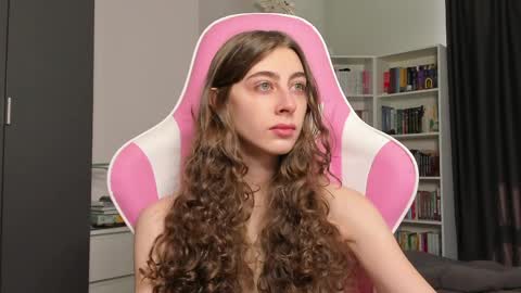 Snapshot of prettysomething chatting on June 2026 06:48:02 AM Sophie next stream will be at Monday i will wait you guys online show from June 2026 06:48:02 AM