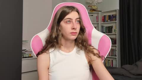 Snapshot of prettysomething chatting on June 2026 08:31:02 AM Sophie next stream will be at Monday i will wait you guys online show from June 2026 08:31:02 AM