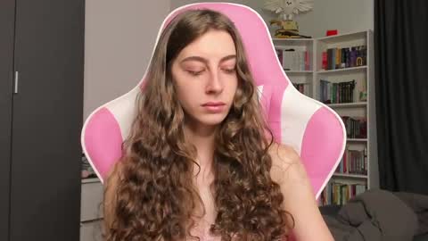 Snapshot of prettysomething chatting on June 2026 07:31:01 AM Sophie next stream will be at Monday i will wait you guys online show from June 2026 07:31:01 AM