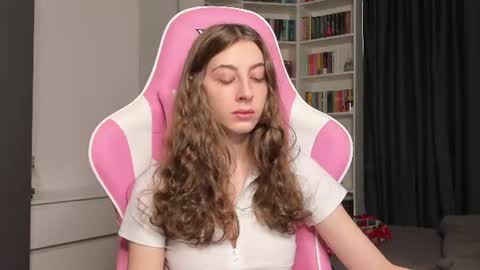 Snapshot of prettysomething chatting on July 2026 07:28:02 AM Sophie next stream will be at Monday i will wait you guys online show from July 2026 07:28:02 AM