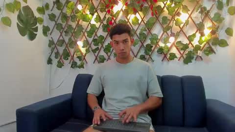Snapshot of prince_arthur77 chatting on January 2025 06:56:02 PM prince_arthur77 online show from January 2025 06:56:02 PM