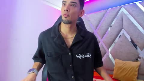 prince_arthur77 online show from November 2025 01:00:02 PM