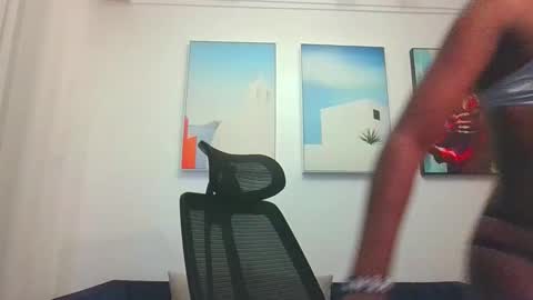 Snapshot of princess_bee1 chatting on November 2025 08:32:01 PM princess online show from November 2025 08:32:01 PM