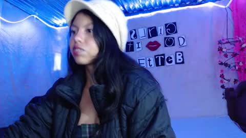  Elia  online show from November 2025 10:21:01 PM