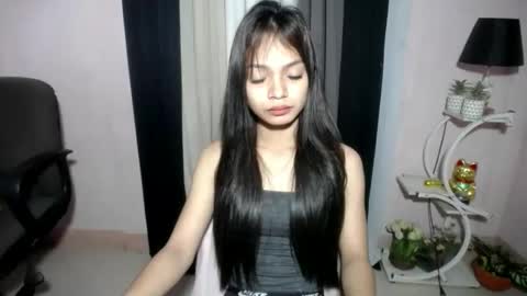 Snapshot of princess_luxe chatting on May 2026 02:07:02 AM Cutie Princess online show from May 2026 02:07:02 AM