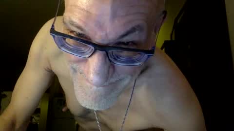 Snapshot of profnwear chatting on August 2026 09:04:01 AM ProfNUWear online show from August 2026 09:04:01 AM