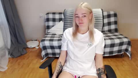 Polly online show from February 2026 04:08:02 AM