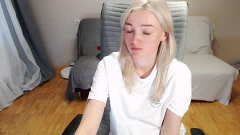 Polly online show from April 2026 12:33:01 PM