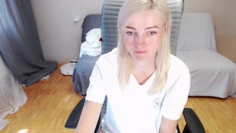 Snapshot of puma_ma chatting on June 2026 05:37:01 AM Polly online show from June 2026 05:37:01 AM
