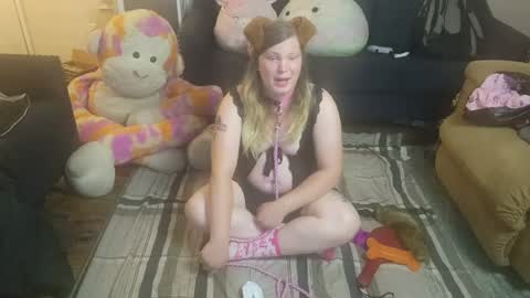 Snapshot of puppygirllovestobeg chatting on June 2026 07:36:02 AM puppygirllovestobeg online show from June 2026 07:36:02 AM