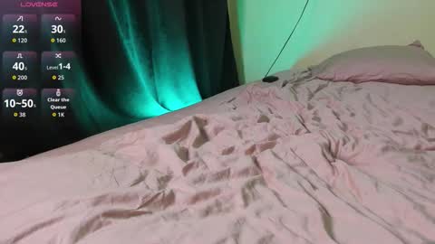 puredesire_ online show from October 2025 05:21:02 PM