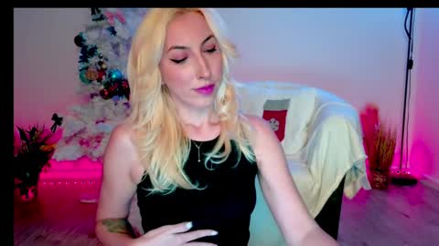 Snapshot of purevibrations chatting on December 2024 06:05:02 PM Isabelle online show from December 2024 06:05:02 PM