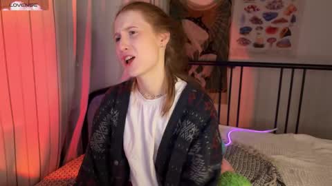 Snapshot of purplebeawer chatting on November 2025 08:40:02 PM Francine online show from November 2025 08:40:02 PM