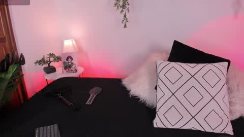 Snapshot of purplemoon_1 chatting on November 2025 01:10:01 PM Chloe online show from November 2025 01:10:01 PM