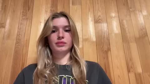 Lina online show from September 2025 02:43:01 PM