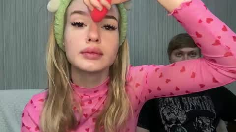 Lina online show from November 2025 08:19:01 PM