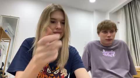 Lina online show from November 2025 06:34:01 PM