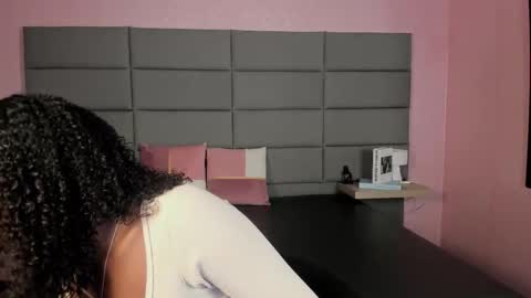 Snapshot of qeen_black2 chatting on November 2025 01:48:01 PM Keyla Queen Black online show from November 2025 01:48:01 PM