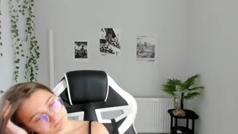 Amelie online show from July 2026 08:45:02 AM