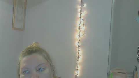 queen_jane8 online show from December 2024 09:37:01 PM