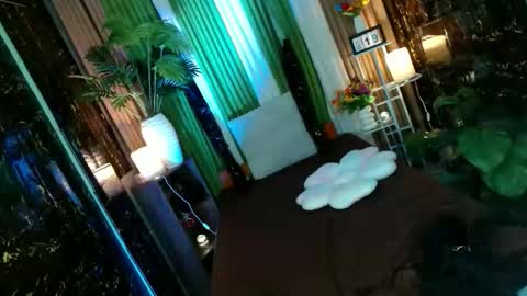 Snapshot of queen_kendalx19 chatting on October 2025 05:19:01 AM Kendal online here from 6am-3pm philippine time online show from October 2025 05:19:01 AM