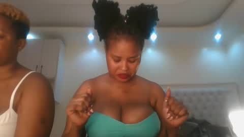 Snapshot of queen_kikih chatting on April 2026 02:38:02 AM Queen kikih online show from April 2026 02:38:02 AM
