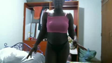 Snapshot of queen_mah chatting on June 2026 05:43:02 AM Queen online show from June 2026 05:43:02 AM